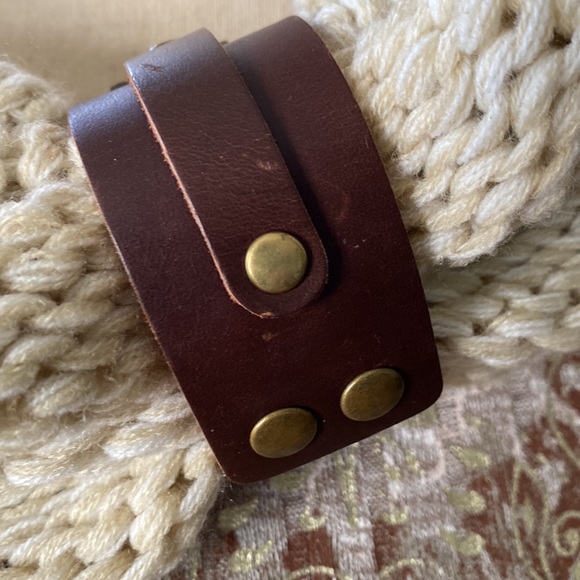 Boutique oatmeal scarf with brown faux leather  cuff - Picture 3 of 9